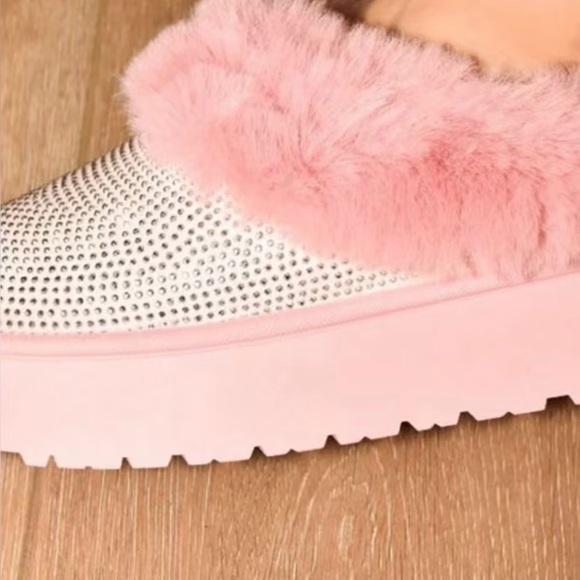 Wild Diva Lounge Pink Fur Lined Rhinestone Women's Slippers Shoes New in Box - Picture 4 of 6